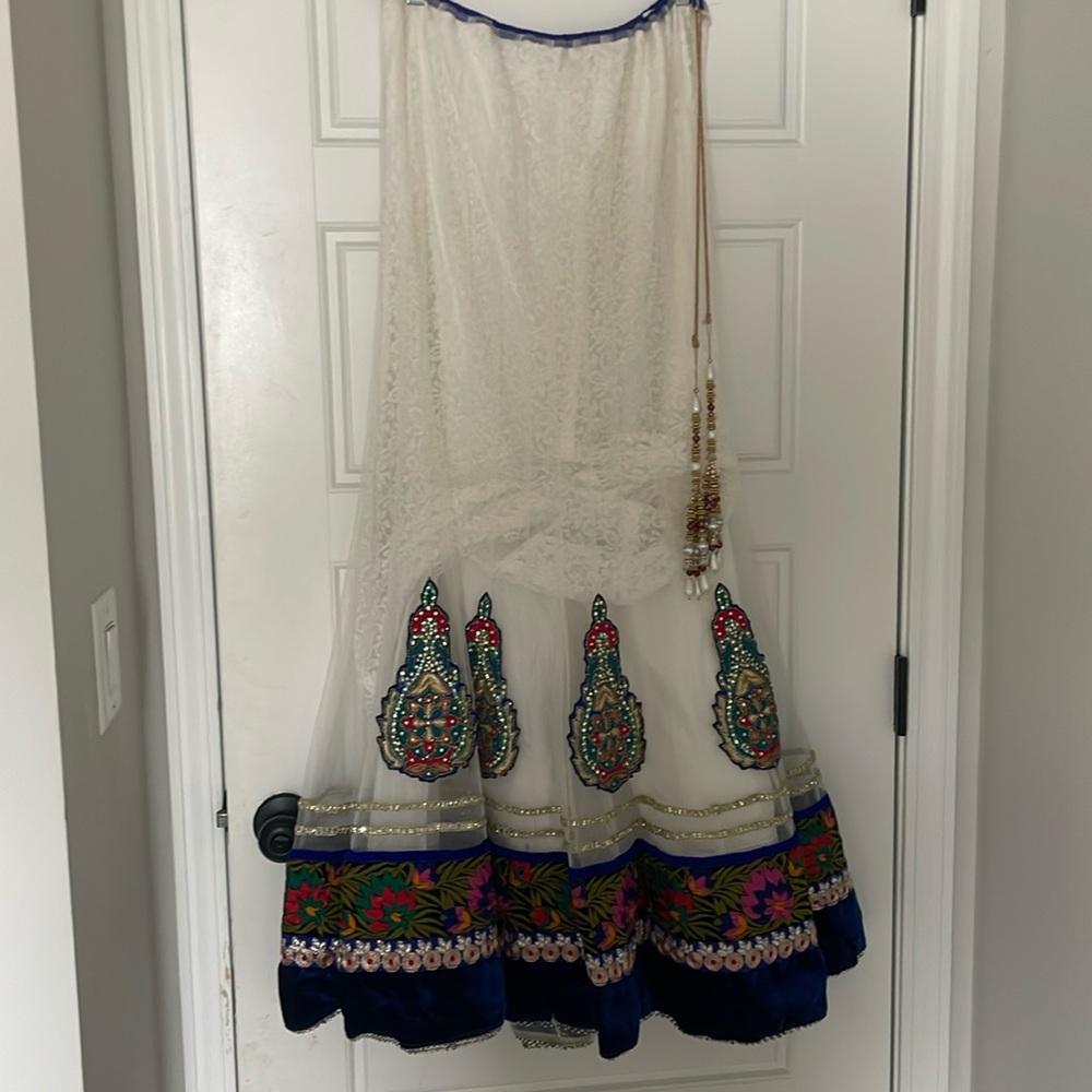 Lehenga (Skirt) Maxi white Lace & Netting Embroidered & Appliquéd Adjustable